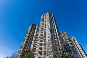 55 Kingsbridge Garden Circ, Mississauga